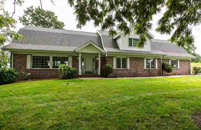 21260 Country Squire - 21260 Country Squire Lane, Dubuque County, IA 52001