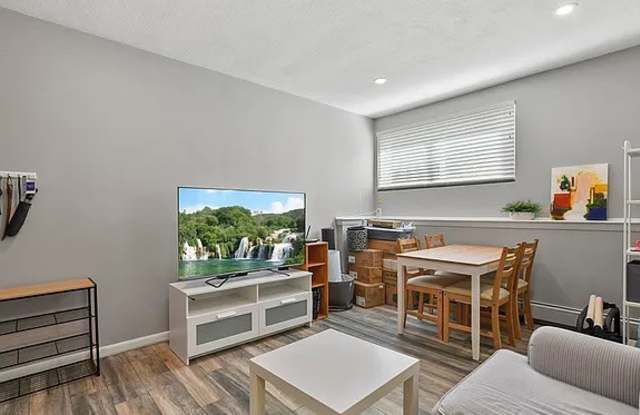 180 River St # 180 Gallery 3