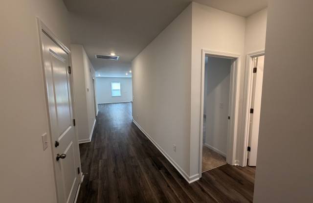Beautiful 3 Bed 2 Bath New Construction Home in Shelbyville Gallery 3