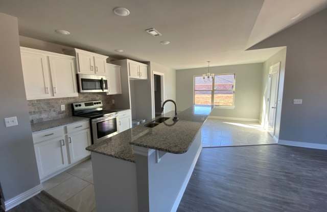 Move In Special - Beautiful Home in Bentonville - Prime Location - Close to Schools Gallery 3