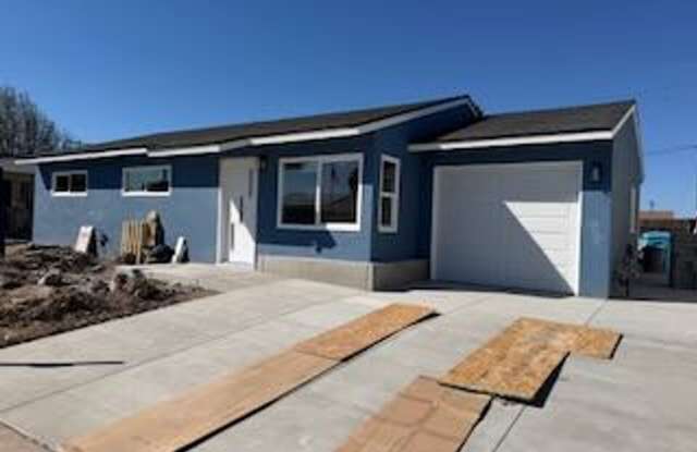 Amazing remodeled 4 Bedroom, 2 Bath Home with Large yard. Gallery 4