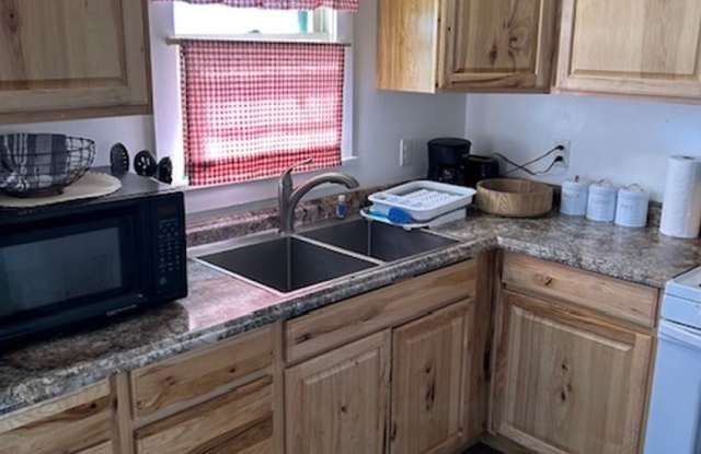 Charming 2 Bed, 1 Bath Home with Fenced Yard & Garage – Prime Location! photos photos