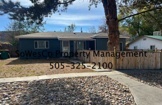 FULLY FURNISHED Three Bedroom Home in Aztec - 318 South Mesa Verde Avenue, Aztec, NM 87410