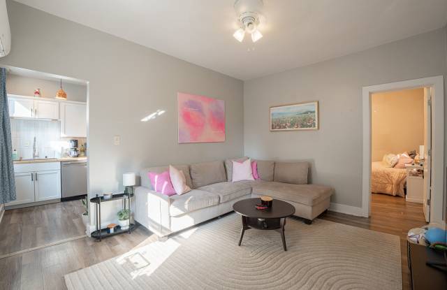 2436 S Wentworth Ave Gallery 3