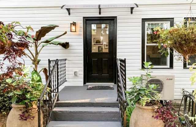 Midtown Retreat Unit 2 - 45 East 60th Street, Savannah, GA 31405