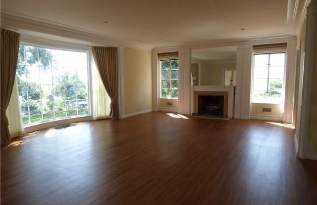 11708 North Circle Gallery 3