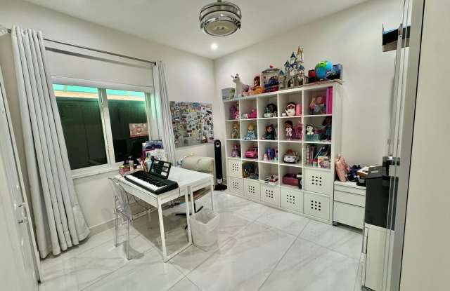 6741 Southwest 157th Court Gallery 4
