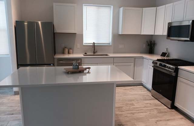 Newly-renovated 3 bedroom, 2 bathroom in Los Lunas! All new appliances! HUGE yard! Showings available NOW! Gallery 4