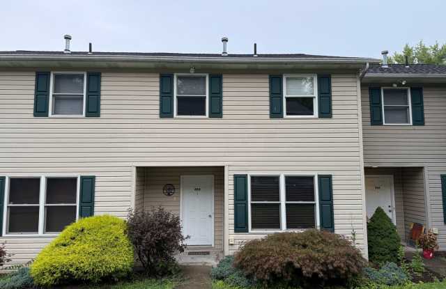 Beautiful 2 Bedroom Townhome - Only Steps from Hillcrest Golf Club! photos photos