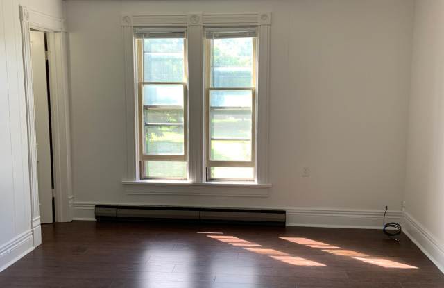 216 W. Center St Up Gallery 3