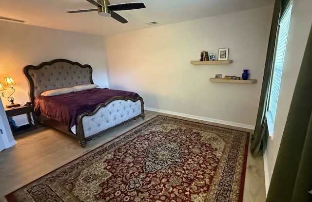 Room in 4 Bedroom Home in Kennesaw Gallery 3