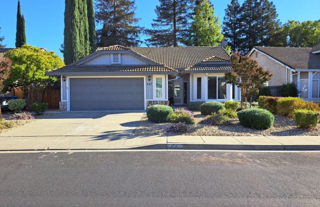 357 Shannon Dr - 357 Shannon Drive, Vacaville, CA 95688