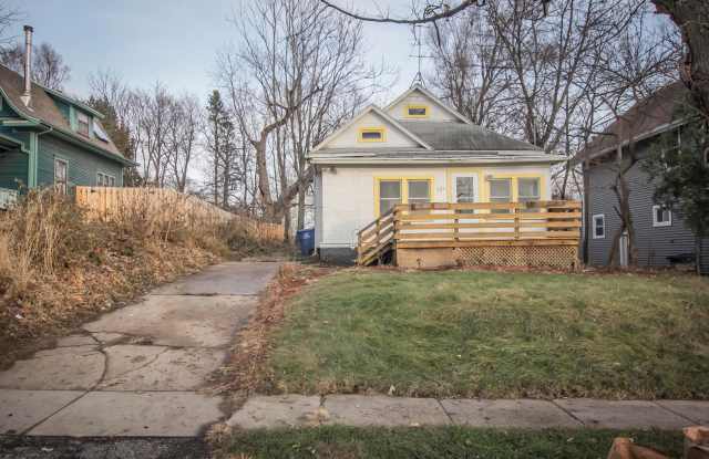 Spacious 3 bedroom 1 bath photos photos