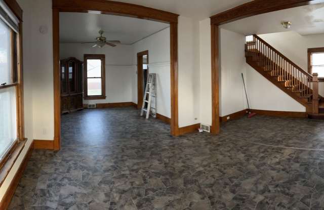 904 6th Avenue Gallery 2
