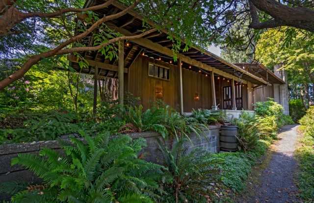 9309 Fauntleroy Way SW photos photos