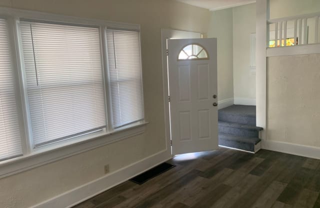 236 ILLINOIS Gallery 3