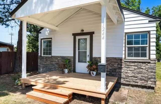 Charming 2 Bedroom Home with Fenced Backyard in Central Kennewick! photos photos Charming 2 Bedroom Home with Fenced Backyard in Central Kennewick! photos photos