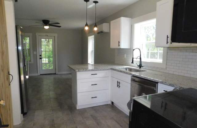 Newly Renovated 2 bed 1 bath cottage photos photos