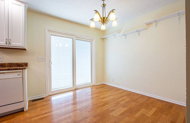3 Bedroom / 2 Bath Home off 108th and Q! Gallery 3