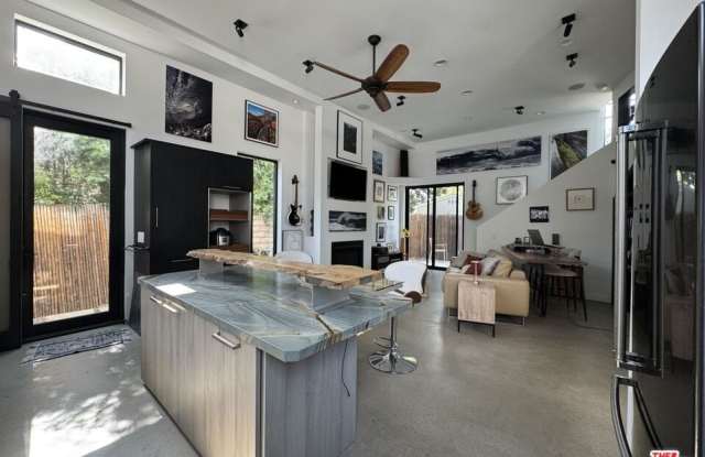 7443 Midfield Ave Gallery 3