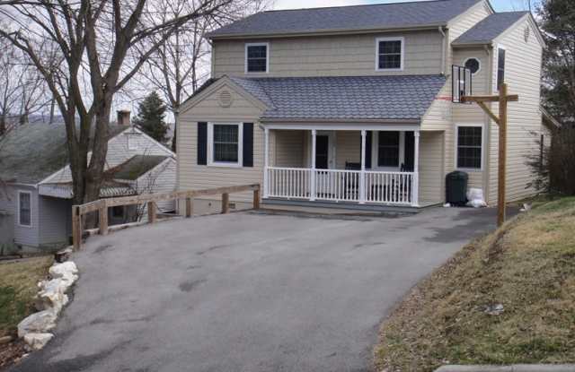 Radford, 4 BR / 3 BA, Available Aug 12th photos photos