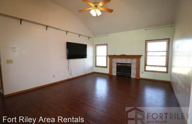 608 Chadwick Ct Gallery 2