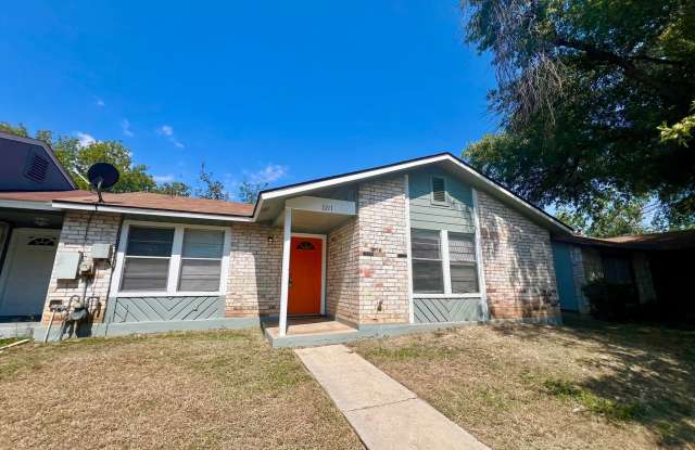 *COMING SOON* *MOVE IN SPECIAL* Beautifully Updated Home with Covered Parking & Fenced Yard! photos photos
