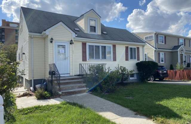 41 Winthrop Pkwy. photos photos