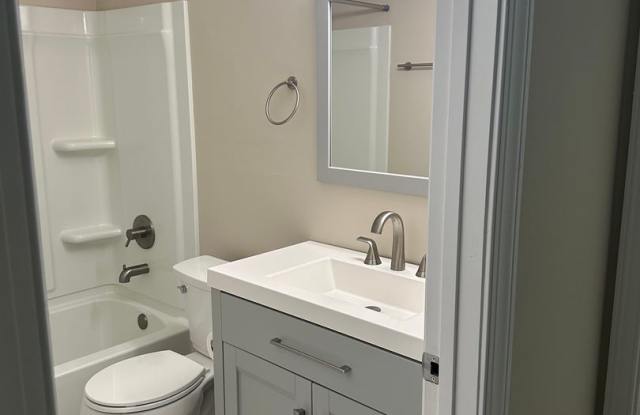 $2,200 / 2 br / 2 ba / 864 sqft photos photos