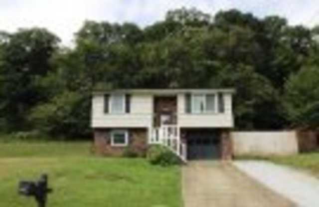 Beautiful Mid Entry Home in a Quiet Neighborhood Gallery 3