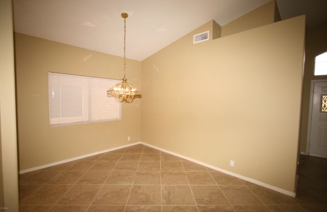 9127 W Menadota Drive Gallery 3