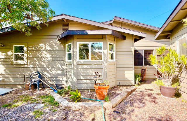 Lovely Country Setting Guest Home Unit on Shared Property in the Beautiful Gird Valley area of Fallbrook! photos photos