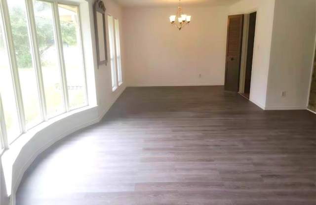 2033 Westridge Drive Gallery 2