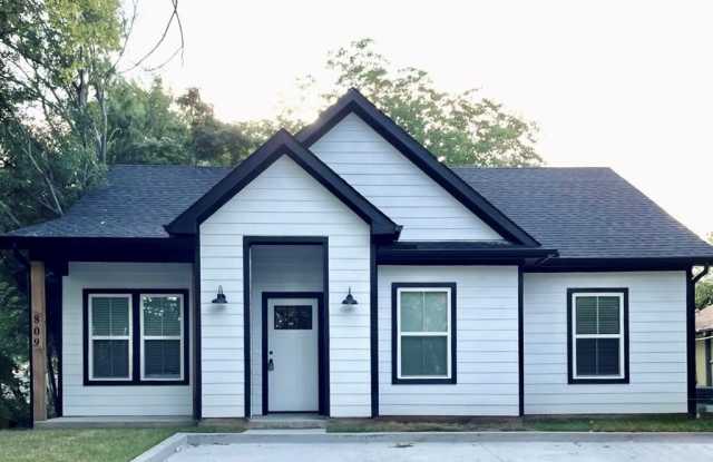 809 S Willow Street photos photos