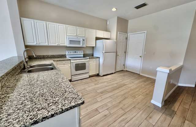912 Hampton Cir Gallery 3