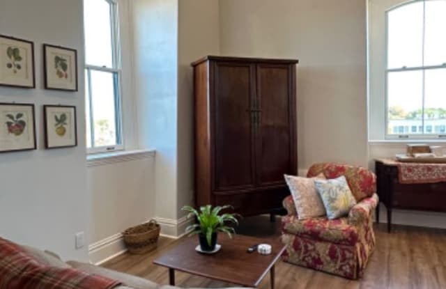 2 Pleasant St 4B - 2 Pleasant Street, Brunswick, ME 04011