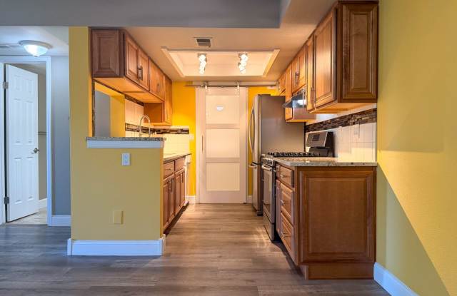 Updated 2-bedroom, 2-bath condo in Aurora! Gallery 4