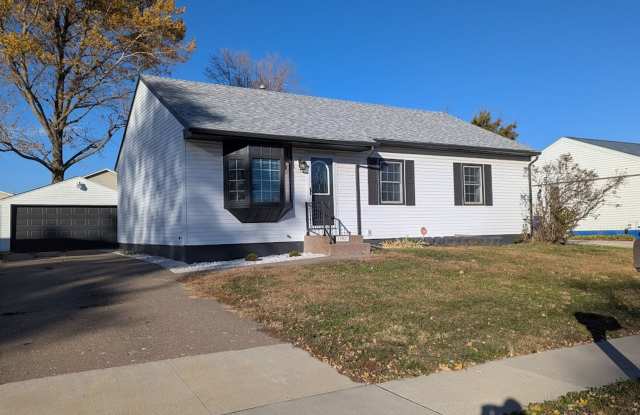 3 Bedroom and 2 Car Garage clean and bright! Must See! - 1750 West 54th Street, Davenport, IA 52806