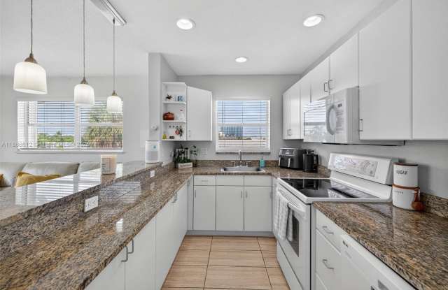 2715 NE 49th St photos photos