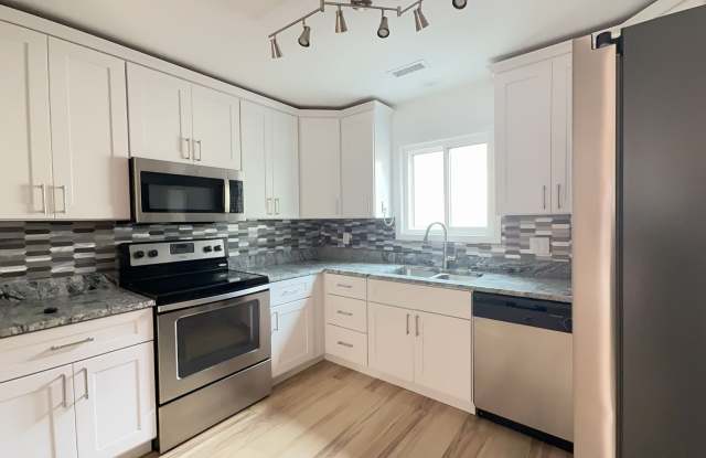 Spacious 2-Bedroom Condo! Gallery 4