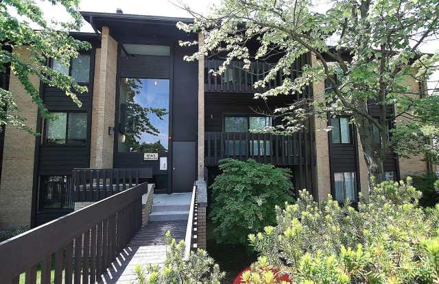 6143 Knollwood Road - 6143 Knoll Wood Road, Willowbrook, IL 60527