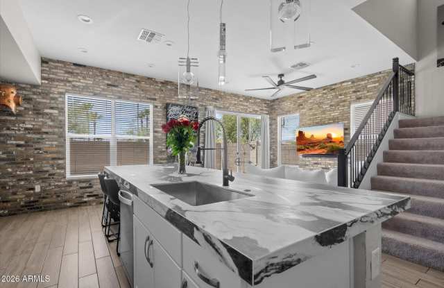 5041 E WOODRIDGE Drive Gallery 3
