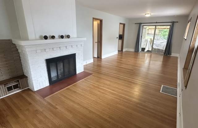 6341 4th Avenue NE Gallery 3