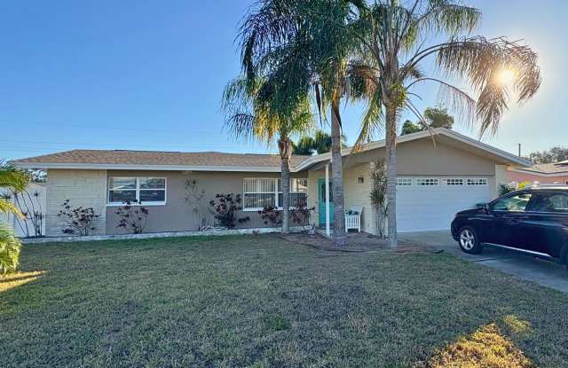 Spacious 3BR Home with Garage, Fenced Yard  Covered Patio in Seminole photos photos