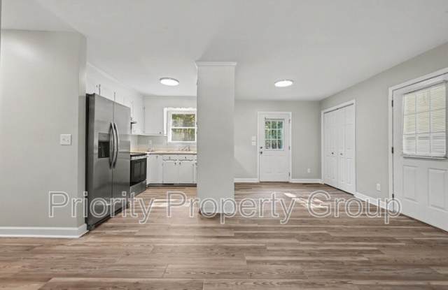 225 Pineland Avenue Gallery 4