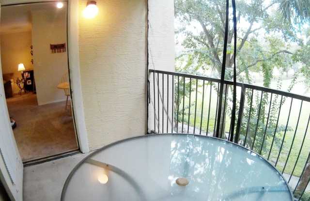 REDUCED! Your Perfect 1b-1b Orlando Retreat Awaits! Partial Golf Course Views ~ Gallery 4