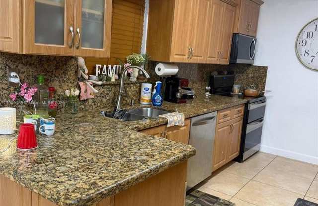 17242 NW 73rd Avenue, Hialeah, FL 33015 photos photos