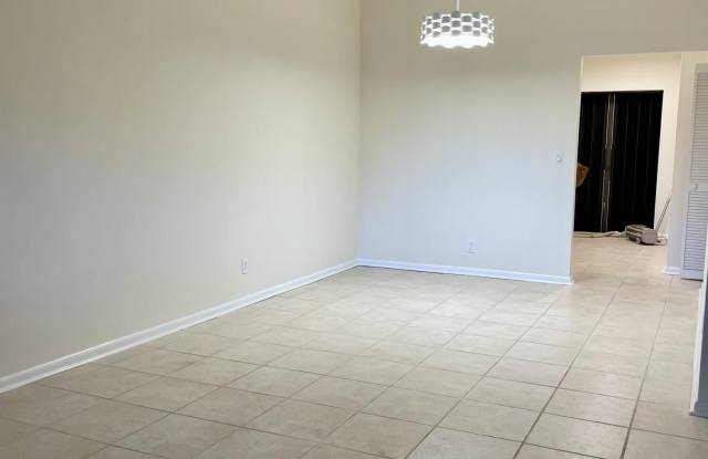 8094 SE Villa Circle Gallery 3
