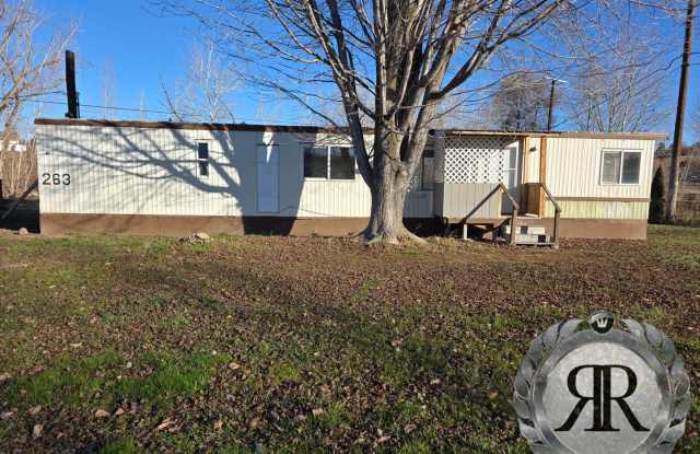 2 Bedroom, 1 bath, Singlewide Manufactured Home in Selah - 263 Taylor Road, Yakima County, WA 98942