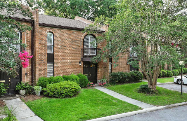Spacious 2 -story townhome in the heart of Forest Acres - 4903 Forest Lake Place, Forest Acres, SC 29206